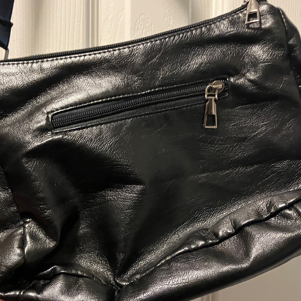 Elegant Black Crossbody Bag - Picture 3 of 12